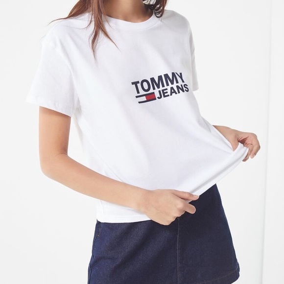 tommy jeans Tops - TOMMY JEANS classic logo tee